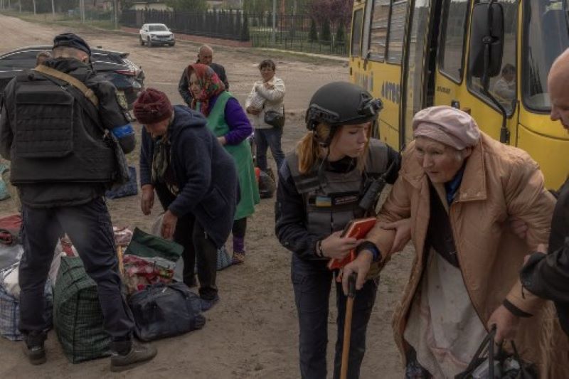 Fejvesztetten védekeznek az ukránok Harkiv térségében