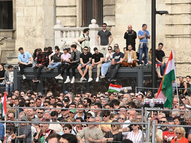 Ezért nem volt net Magyar Péter tüntetésén – kitálaltak a mobilszolgáltatók