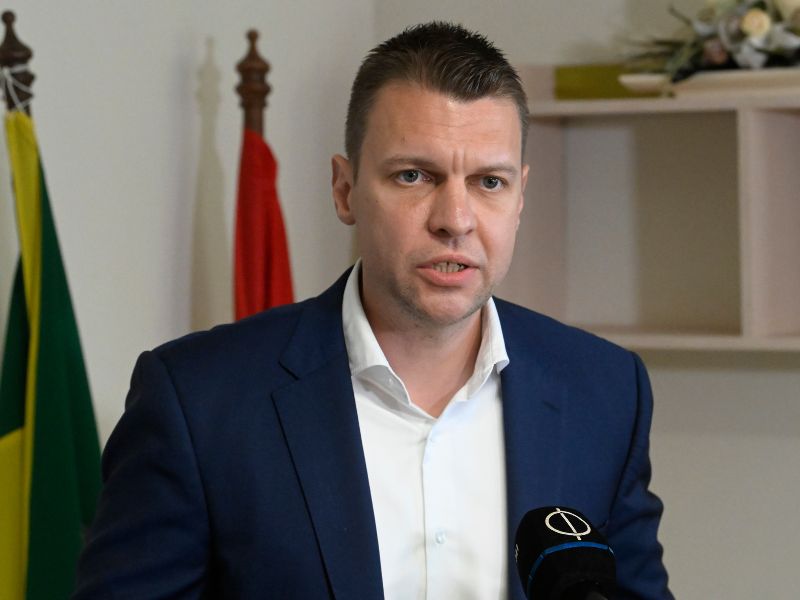 Menczer Tamás: "Összecsinálta magát a fideszes elnök és a KDNP-s polgármester" – Kiborult a kommunikációs igazgató