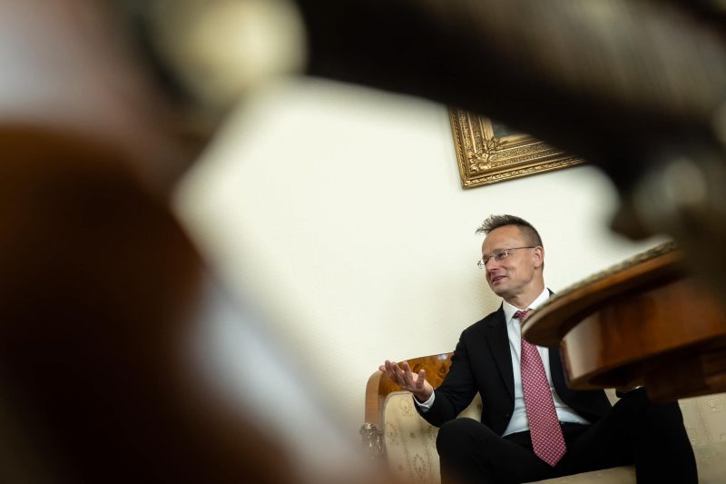 A Fideszt elképesztően hidegen hagyja az a botrány, ami miatt az ellenzék elüldözné Szijjártót