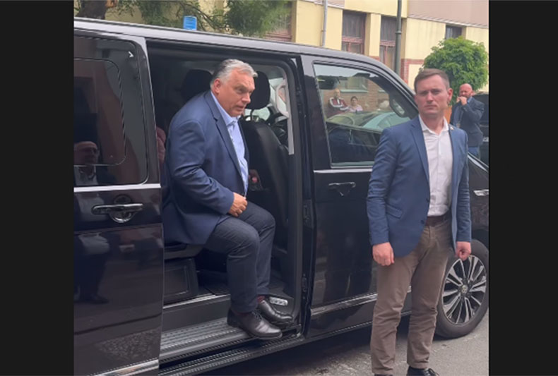 Videó – Orbán Viktor bizonytalanul kérdezte: "Jó helyen járok?" – Eltévedt a miniszterelnök?