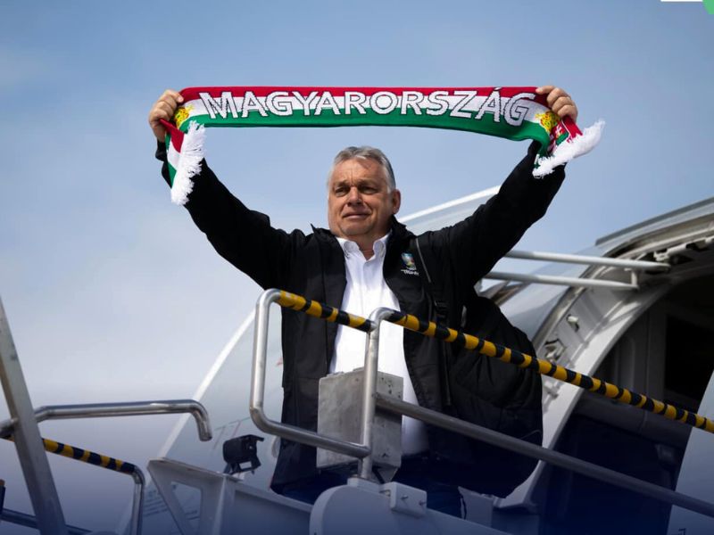 Orbán Viktor reptérrel kampányol – Így örül a miniszterelnök a sikeres visszavásárlásnak