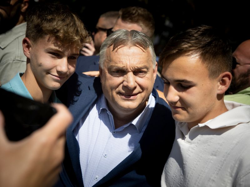 Lehet, hogy ma épp Önhöz csönget be Orbán Viktor? – Olyan akcióba kezdett a Fidesz, amit még soha nem csinált