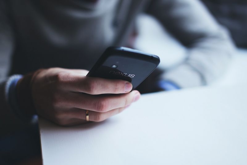 Rengetegen kaptak SMS-t a rendőrségtől – Ezt kell tudni a legújabb csalásról 