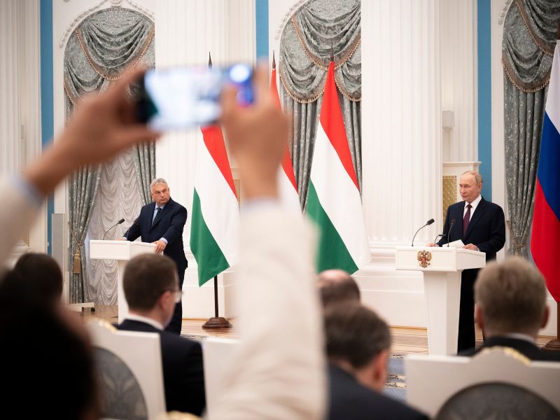Orbán Viktor: A következő fél év békemisszió 