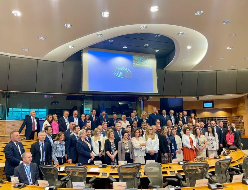 Gyorshír: A Fidesz-féle Patrióták politikusai egészen meglepőt tettek az Európai Parlamentben 