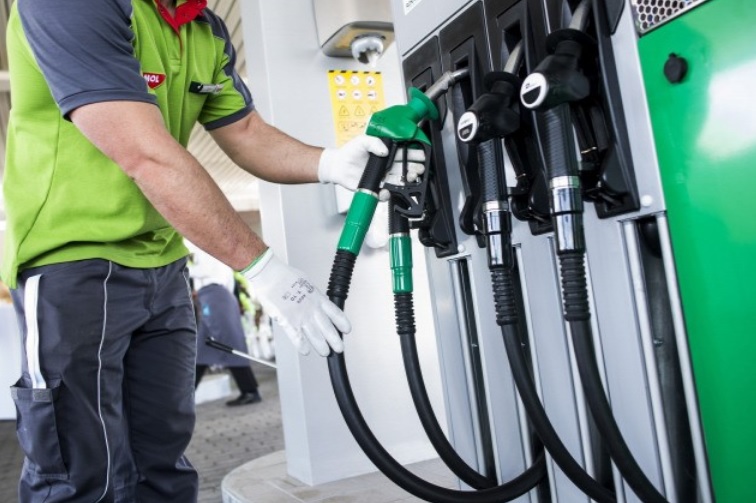 Beintettek a kormánynak az üzemanyag-nagykereskedők, így változnak az árak csütörtöktől