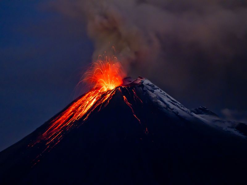 Stromboli vuklánkitörés: Vörös riasztás van érvényben – Közben kitört az Etna is