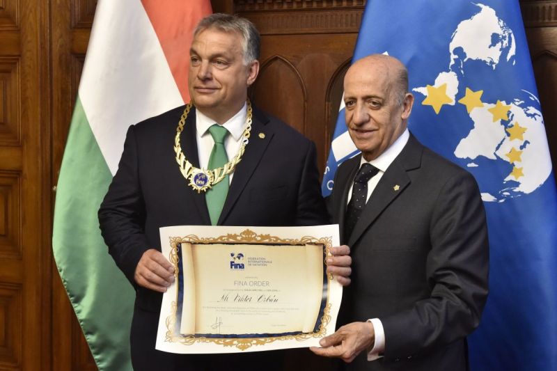 Orbán fukszot kapott a FINA elnökétől