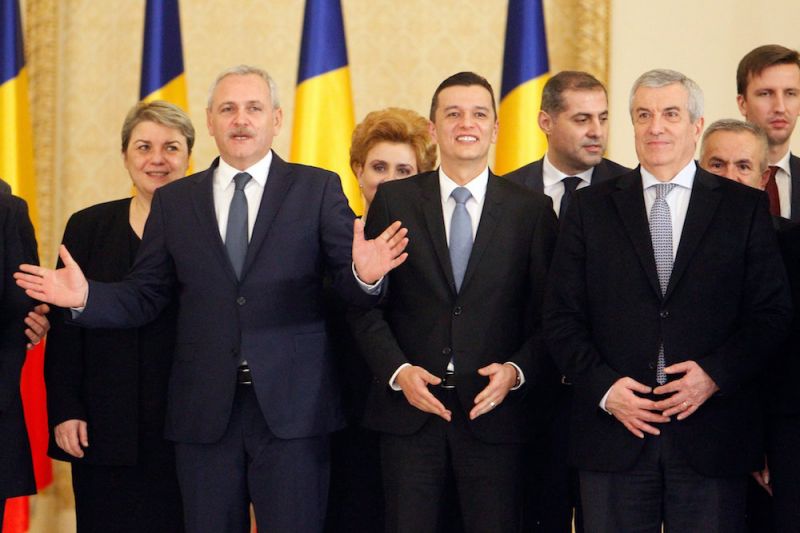 Közkegyelemmel úsznák meg a börtönt a román kormánypárti politikusok