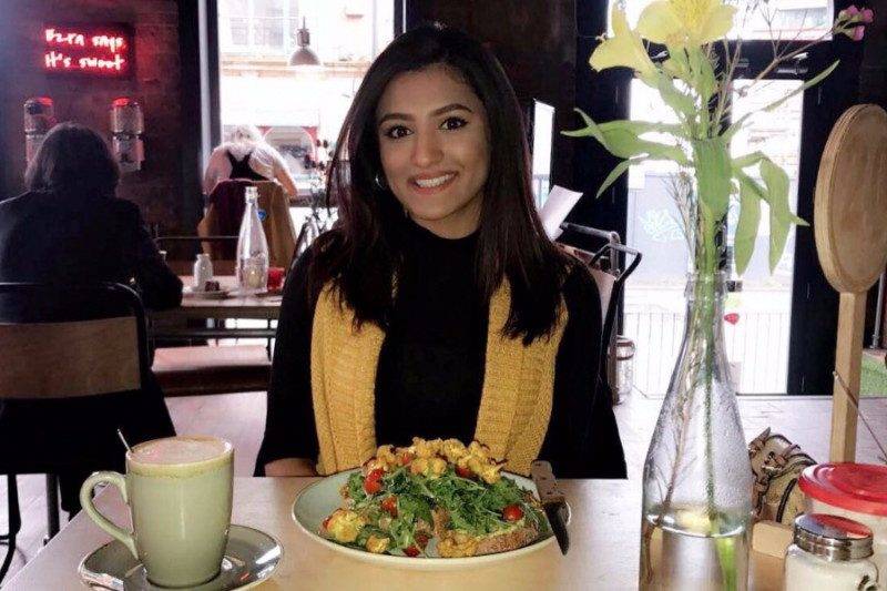 Savval öntötték le a születésnapját ünneplő fiatal nőt Londonban